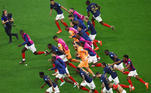 Jogadores franceses correram para agradecer a torcida e o apoio vindo das arquibancadas