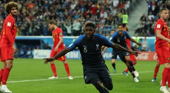 Umtiti ganhou de Fellaini na primeira trave e marcou gol da classificação francesa