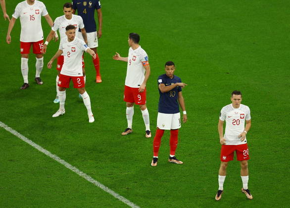 Mbappé e Lewandowski são os grandes protagonistas da partida