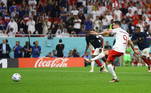 No último lance da partida, Lewa marcou de pênalti e fez o gol de honra dos poloneses