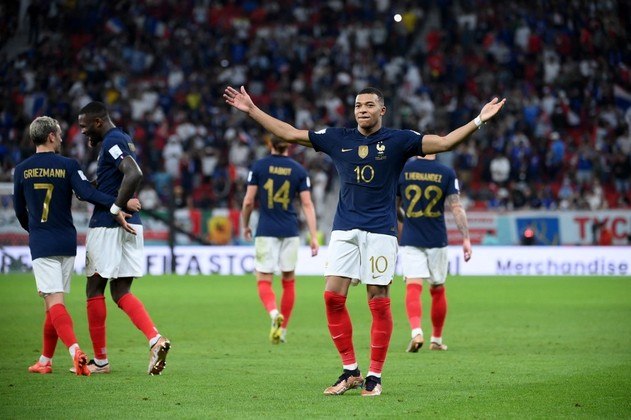 Nos acréscimos, Mbappé mostrou quem venceu a batalha contra Lewandowski e fez seu segundo gol na partida, o terceiro da França na partida