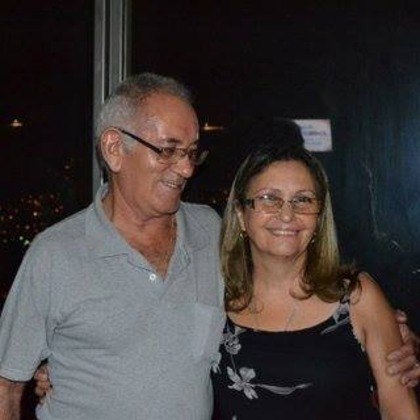 A idosa que morreu após o prédio em que ela morava desabar em Belo Horizonte, na madrugada desta quarta-feira (21), é Lourdes Pereira Leite, 70 anos. O marido dela, Francisco Vieira Leite, de 75 anos, foi resgatado consciente ao Hospital Odilon Behrens, na capital mineira.  