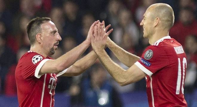 Franck Ribéry se juntou a Arjen Robben e anunciou que vai deixar o Bayern de Munique ao término da temporada. O clube alemão pretende reformular o seu elenco e ainda não foi revelado mais detalhe dos próximos passos dos craques, grandes expoentes do clube bávaro nos últimos anos.