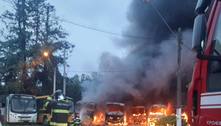 Oito ônibus são incendiados após invasão a complexo hospitalar na Grande SP