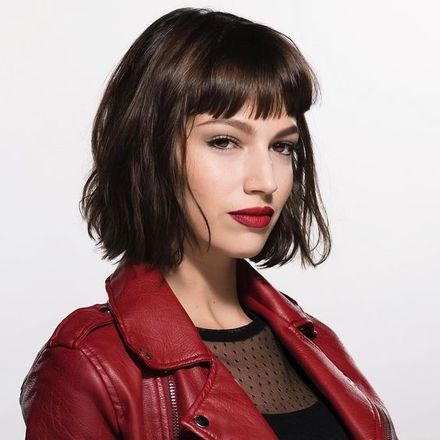 E como falar em baby bangs e não lembrar de Tóquio, da série La Casa de Papel?