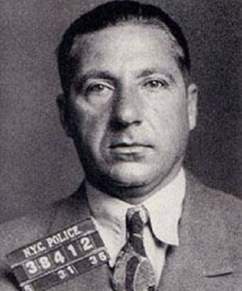 Frank Costello - Italiano, esse famoso mafioso nasceu com o nome de Francesco Castiglia. Sobrevivente da temida Guerras dos Gângsters, Costello ganhou o apelido de 