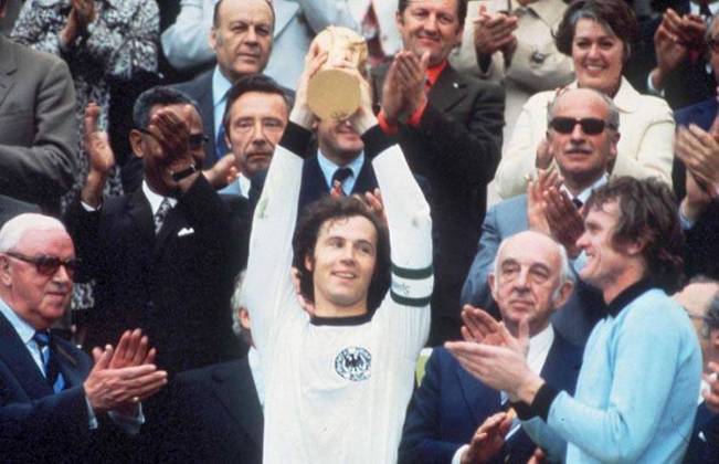 Franz Beckenbauer - Copa de 1974 (Alemanha): jogando em casa, Beckenbauer teve o prazer de se despedir dos mundiais como campeão, em 1974. Essa era a sua terceira Copa do Mundo.