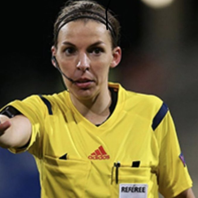 Stéphanie Frappart, a árbitra de Turquia X Lituânia