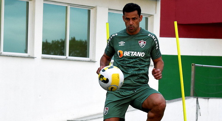 Fred durante treino no CT Carlos Castilho