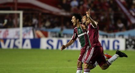Fred e Marquinho comemoram gol do Fluminense na Argentina