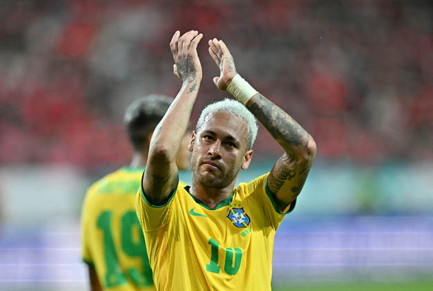 Fred também recebeu saudações de Neymar, estrela da Seleção Brasileira e companheiro do centroavante do Fluminense na Copa do Mundo de 2014: 'Dom, que seja um dia especial pra você. Parabéns pela sua carreira... honra enorme em ter feito parte da sua história! Aproveite esses ultimos 90 