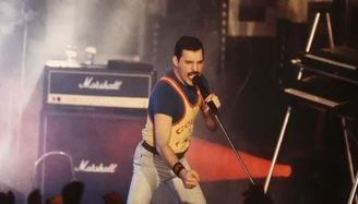 Queen teria desaprovado holograma de Freddie Mercury (Reprodução/RECORD)