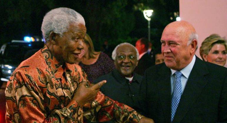 Nelson Mandela durante as comemorações do 70º aniversário de Frederik de Klerk
