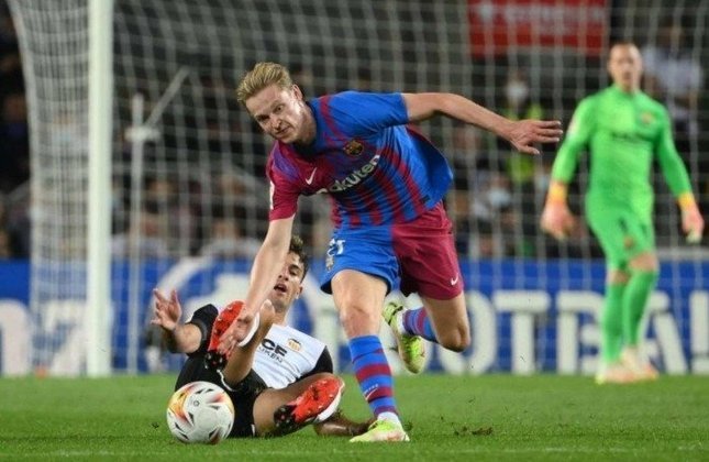 Frenkie de Jong (Meio-campista - 24 anos - Barcelona) - Valor de mercado: 70 milhões de euros (R$ 385 milhões). Frenkie de Jong (Meio-campista - 24 anos - Barcelona) - Valor de mercado: 70 milhões de euros (R$ 385 milhões).