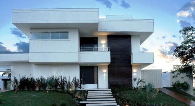 frente de casa moderna com tons neutros em cores para casa