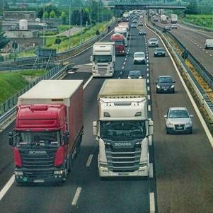 PEC prevê auxílio de R$ 1 mil aos caminhoneiros até dezembro