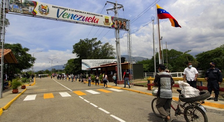 Cerca de 2 mi de venezuelanos deixaram o país em busca de uma vida melhor na Colômbia