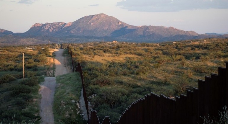 Muro na fronteira dos EUA com o México foi promessa de Donald Tump, mas não resolveu situação