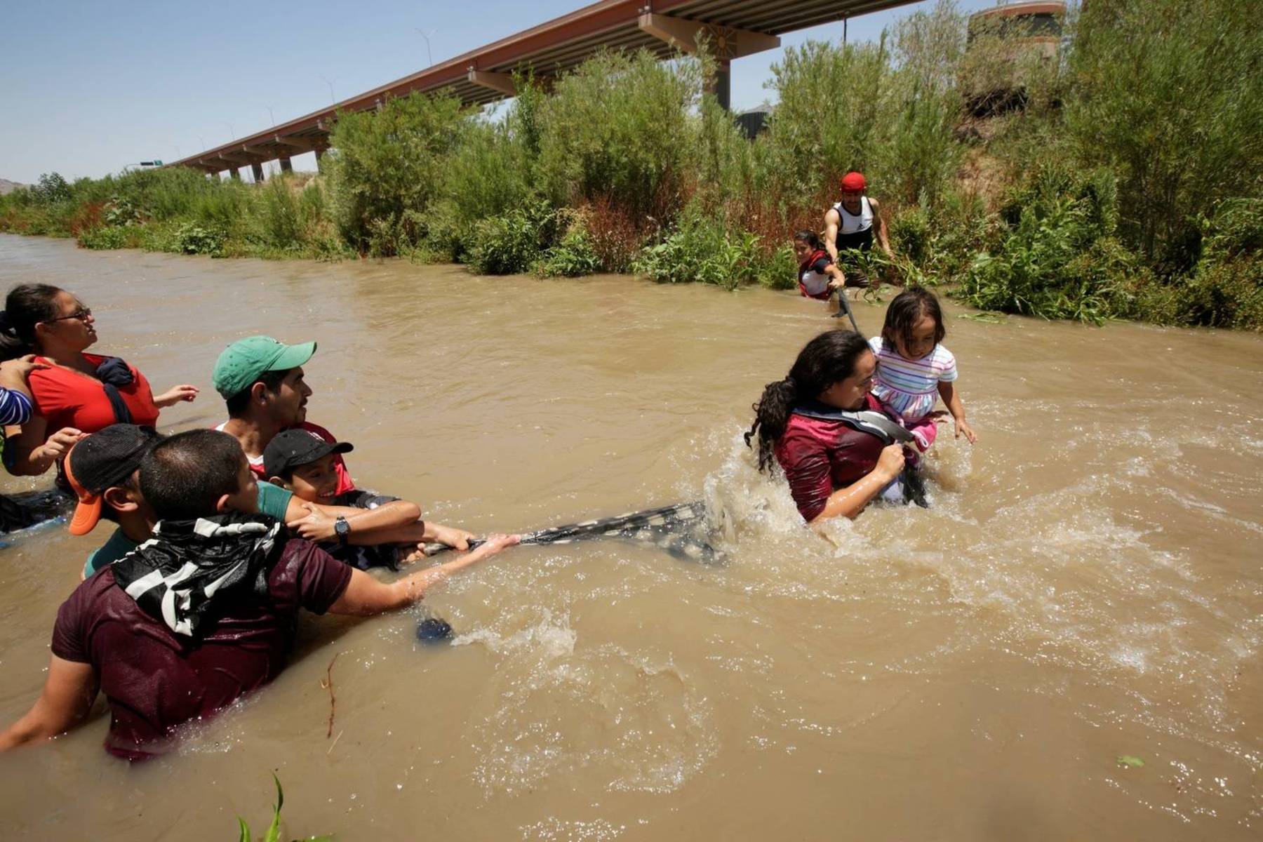 Veja o drama dos imigrantes na fronteira entre México e EUA - Fotos - R7  Internacional