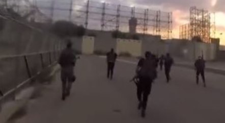 Vídeo mostra terroristas do Hamas invadindo local de passagem de trabalhadores palestinos para Israel