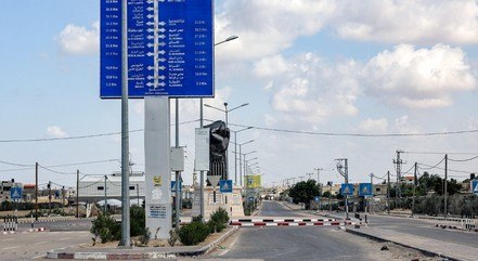Fronteira do Egito com a Faixa de Gaza segue fechada e ajuda humanitária aguarda liberação