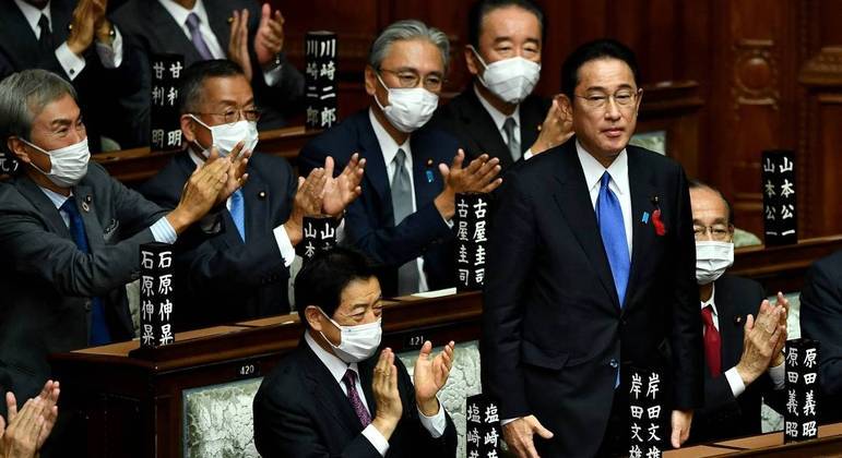 Fumio Kishida é eleito primeiro-ministro do Japão