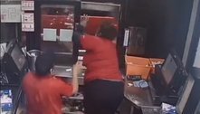 Atendente acusada de atirar contra cliente que queria batatas fritas justifica: 'Tentando trabalhar' 