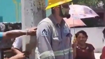 Video: Un trabajador es atado a un poste en un pueblo de México para protestar por la falta de energía eléctrica – Noticias