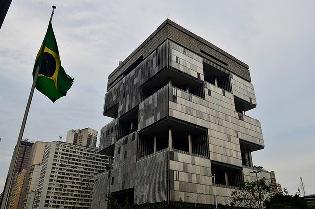 Funcionários da Petrobras garantiam que apenas as empresas do esquema participavam das licitações. Havia negociações para adicionar serviços desnecessários, por preços elevados, inflando contratos para a estatal, cujas despesas são pagas pelos contribuintes. 