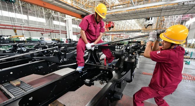 Crescimento econômico da China está desacelerando e EUA não devem atingir meta de crescimento de 3% Duro golpe na economia da China, dos EUA e do mundo