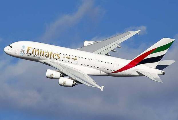 Fundada em 1985, a Emirates é a principal companhia aérea dos Emirados Árabes Unidos e tem no Aeroporto Internacional de Dubai o seu ponto central. 
