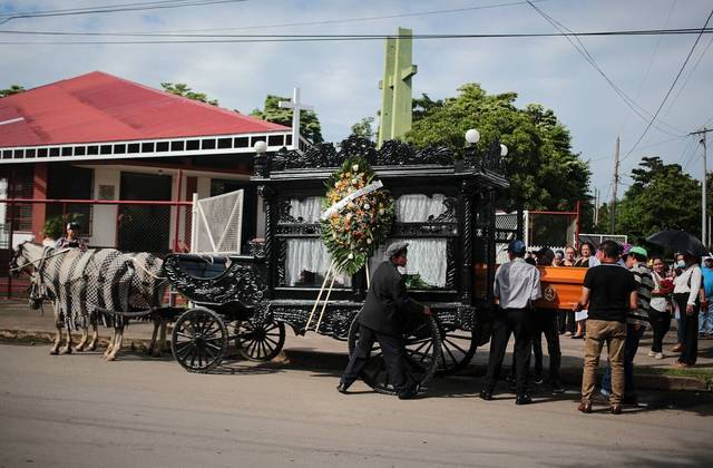 Além de transportar caixões, os granadinos também usam carruagens no transporte público e para os turistas é um passeio obrigatório