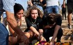 Funeral do jovem Eden Guez, que estava no festival Universo Paralello, no qual 260 pessoas morreram pelas mãos do grupo terrorista Hamas
Violeta Santos Moura/Reuters
