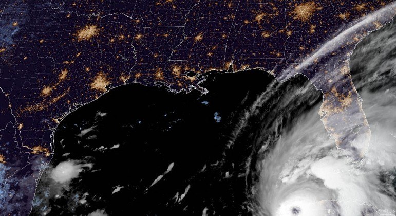 Estado americano da Flórida deve ser atingido pelo furacão Ian