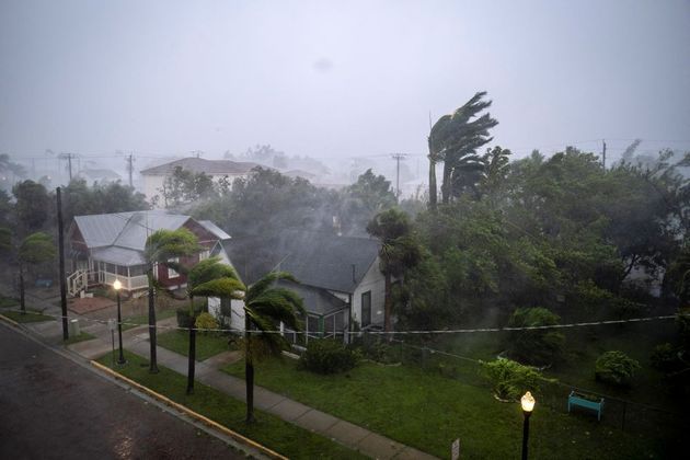 Nesta quarta (28), vento e chuva provocados pelo furacão Ian atingiram fortemente a cidade de Punta Gorda (Flórida)
