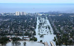 Em segundo lugar, aparece o furacão Katrina, que ocorreu no Golfo do México em agosto de 2005. O fenômeno atingiu a categoria 3 na escala Saffir-Simpson em terra firme e categoria 5 no oceano Atlântico, com ventos de mais de 280 km/h. Ao todo, 1.800 pessoas morreram e mais de 1 milhão tiveram que deixar suas casas, principalmente em torno da região metropolitana de Nova Orleans