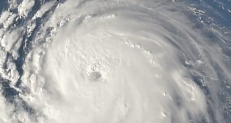 Registro de um furacão para representar que a temporada em que esses fenômenos são mais comuns no Oceano Atlântico está se iniciando