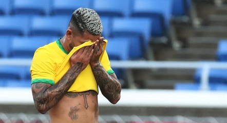 Brasil empata no futebol após ficar com um a menos boa parte do jogo -  Esportes - R7 Olimpíadas