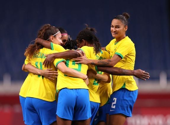 Veja fotos da vitória que classificou o Brasil no futebol feminino