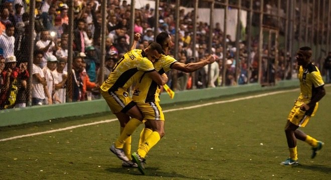 SÃO PAULO, SP - 19/07/2014: Futebol de Várzea - Jogo de várzea