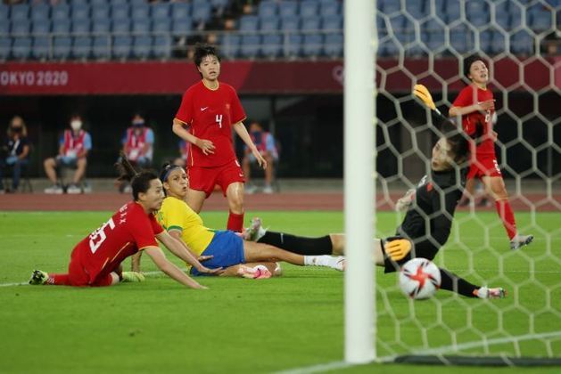 Em estreia na Olimpíada, futebol feminino do Brasil goleia China