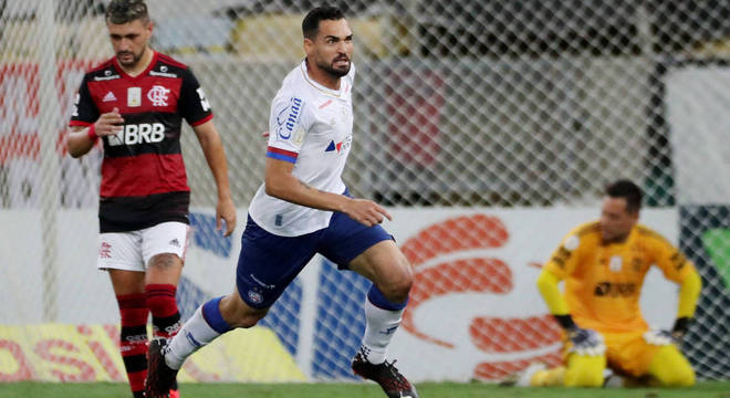 Gilberto comemora gol do Bahia contra o Flamengo no Maracanã