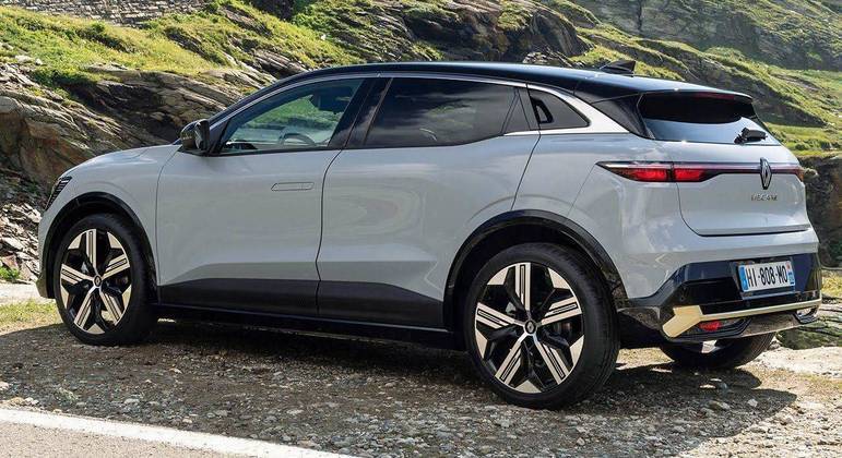 Megane E-Tech deve estrear ainda este ano por aqui