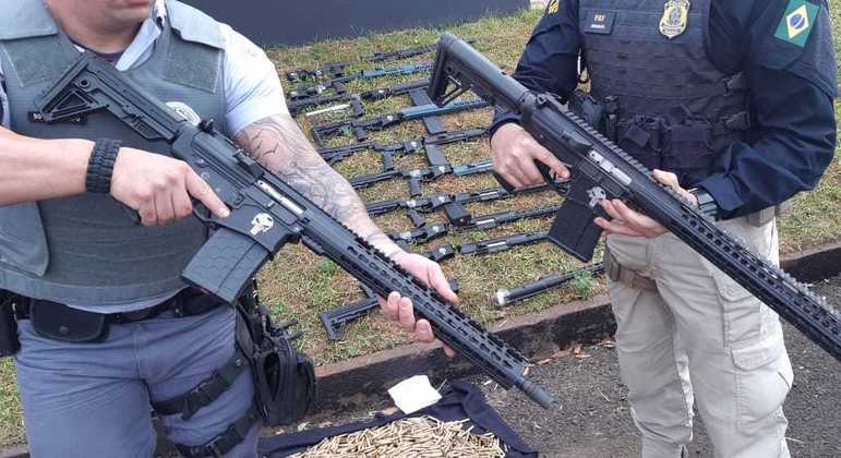 Polícia apreende armas escondidas em compartimentos de carros em Ourinhos (SP)