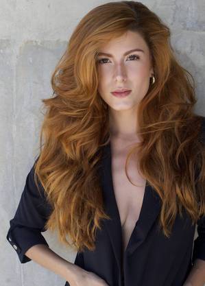 Gabi Busich, da série "Reis", também trabalha no cinema  