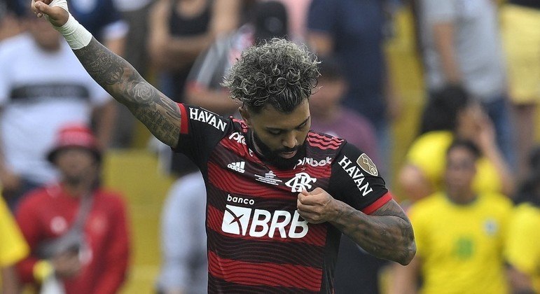 Gabi comemora seu quarto gol em finais de Libertadores