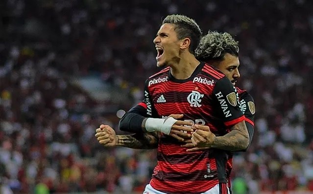 Santos, do Flamengo, é indicado ao prêmio Luva de Ouro, como