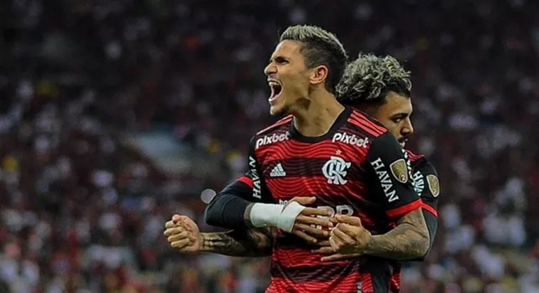 Gabi e Pedro comemoram gol do Flamengo