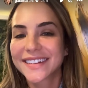 Gabi Martins mostrou o dente quebrado
