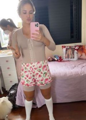 Gabi mostrou a roupa que precisa usar pós-cirurgias